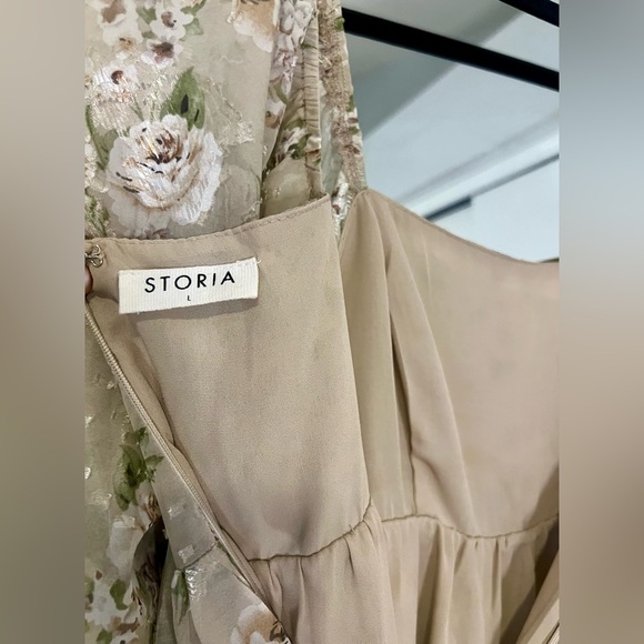 STORIA Mona Maxi Dress With Smocking In Summer Neutral & Cream Floral Sz Large - Picture 7 of 8